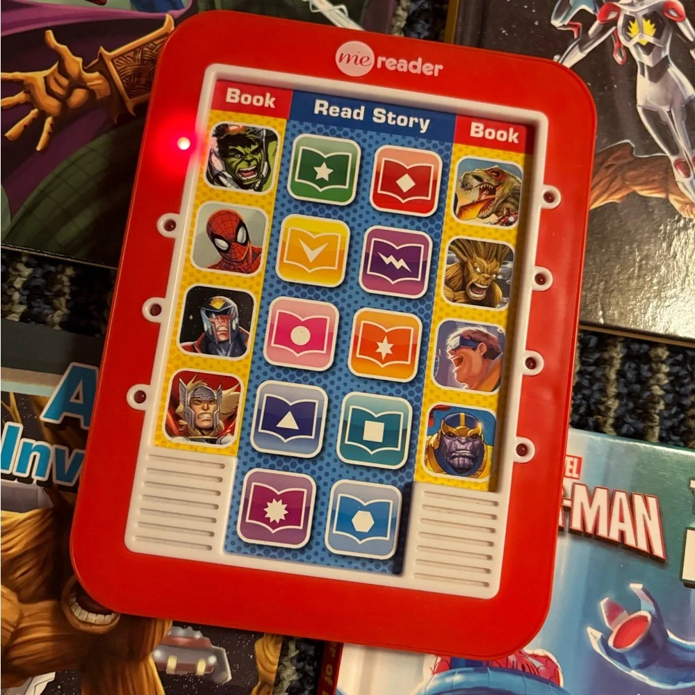 Marvel Electronic + 8 Book Library Box Set Hardback Me Reader Spider-Man Hulk